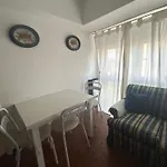 Ambiente Centrico Al Frente